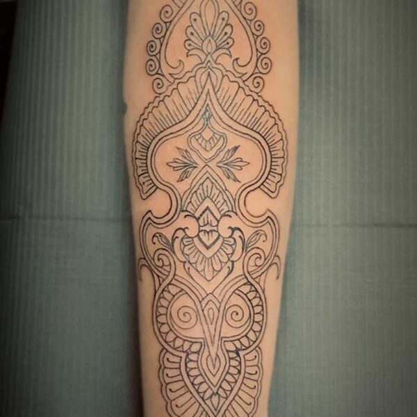 black and white henna tattoo