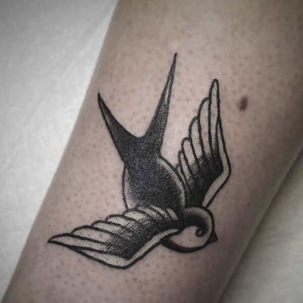 black and white old school tattoo of a sparrow