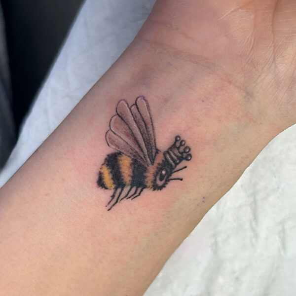 tattoo-bee-with-crown