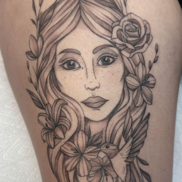 tattoo_woman_flowers_hummingbird
