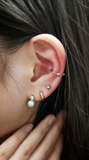 woman_ear_piercings_jewelry