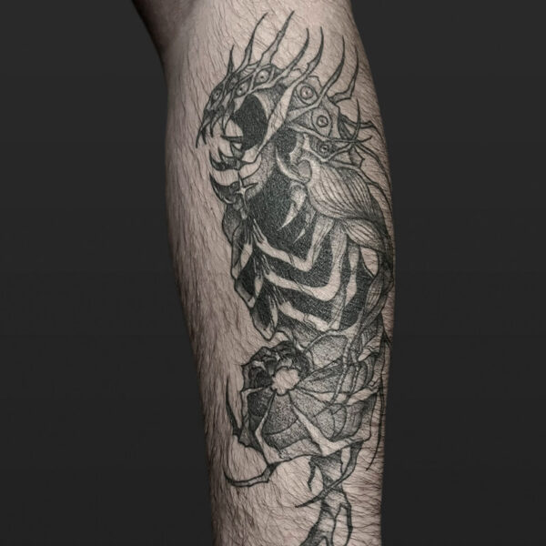 black_grey_tattoo_centipede_demon