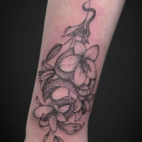 fineline-tattoo-snake-flowers
