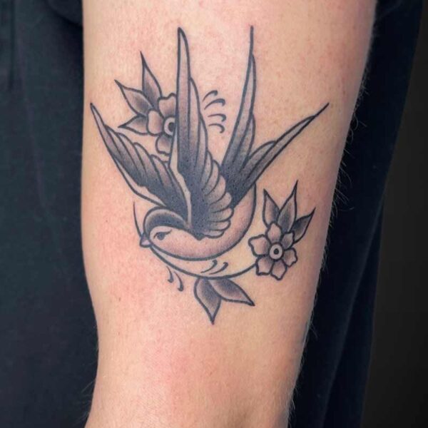 american-traditional-tattoo-sparrow-flowers