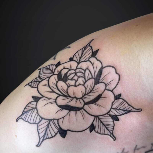 neotraditional-tattoo-black-peony