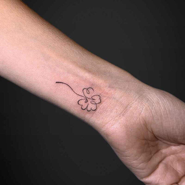 fineline-tattoo-shamrock