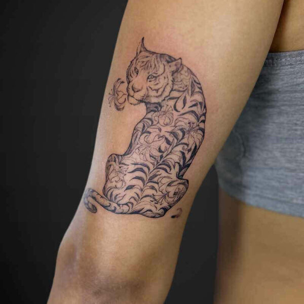 fineline-tattoo-tiger-lily