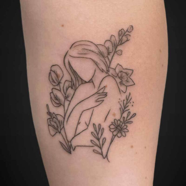 fineline-tattoo-woman-flowers