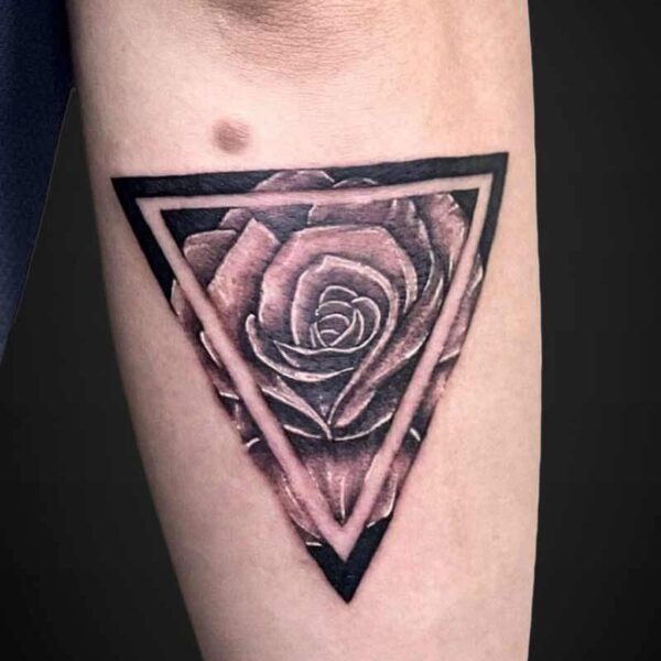 realism-tattoo-rose-triangles