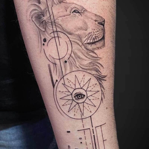 fineline-tattoo-lion-geometric-shapes fineline-tattoo-lion-geometric-shapes