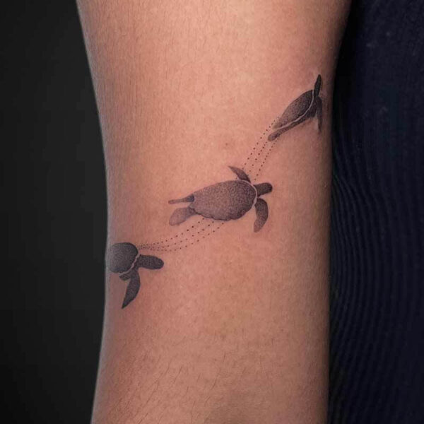 fineline-tattoo-sea-turtles-dots fineline-tattoo-sea-turtles-dots