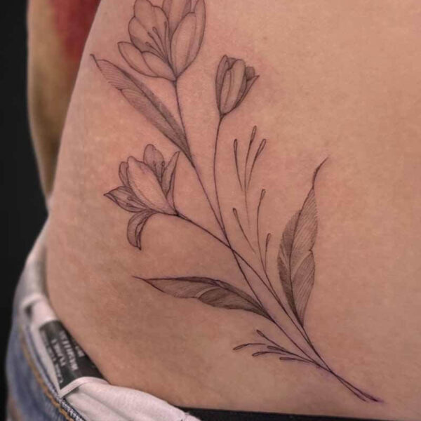 fineline-tattoo-tulips=leaves fineline-tattoo-tulips=leaves