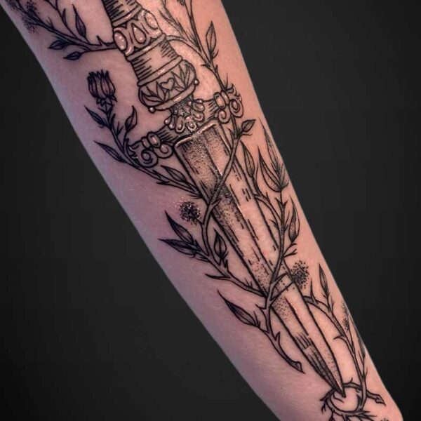 illustrative-tattoo-ornamental-blade-flowers