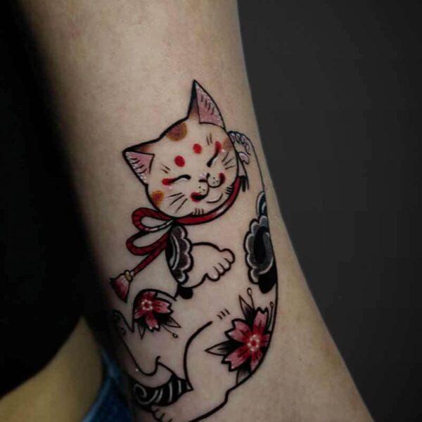 old-school-tattoo-cat-flowers