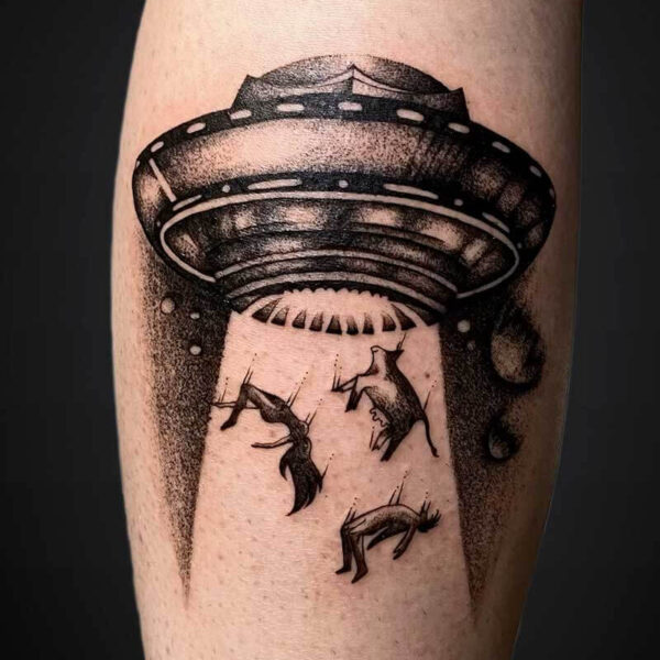 blackgrey-tattoo-UFO-abduction blackgrey-tattoo-UFO-abduction