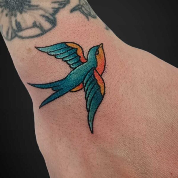 american-traditional-hand-tattoo-sparrow