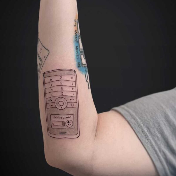 blackgrey-tattoo-simple-cell-phone
