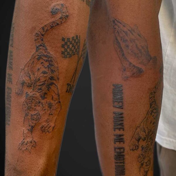 blackgrey-tattoos-script-tiger-hands