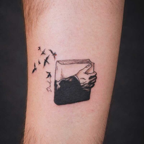 blackwork-tattoo-book-and-birds