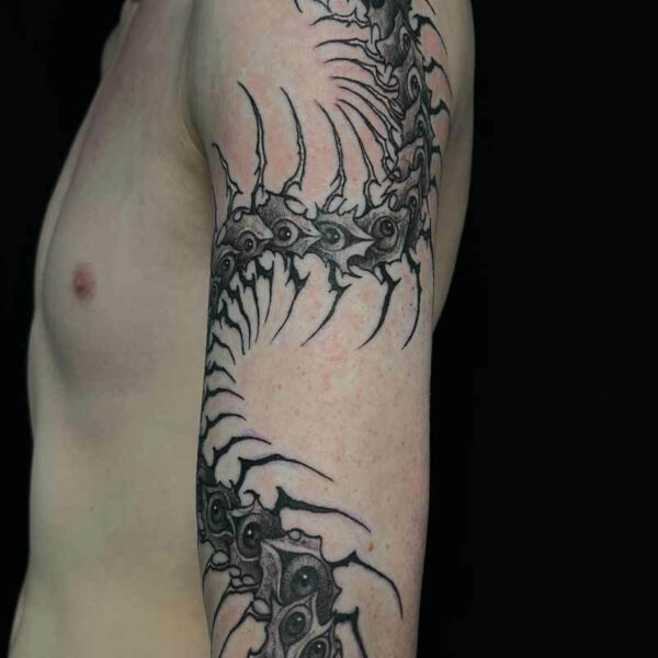 dark-art-tattoo-centipede-monster