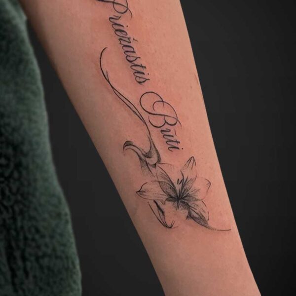 fineline-script-tattoo-name-lily