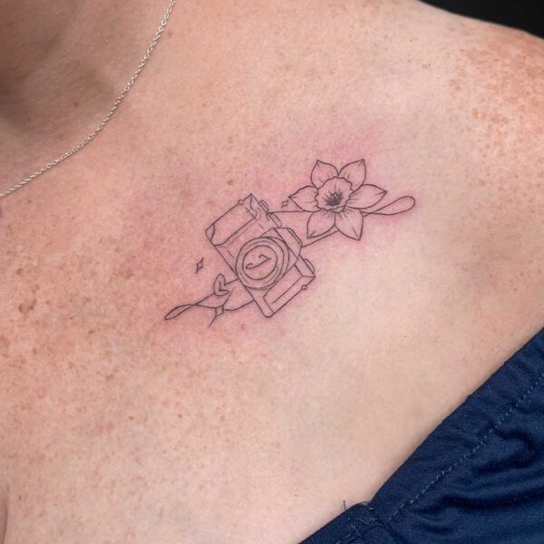 fineline-tattoo-camera-daffodil