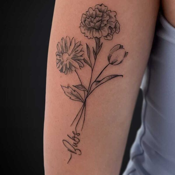 fineline-tattoo-three-flowers-name