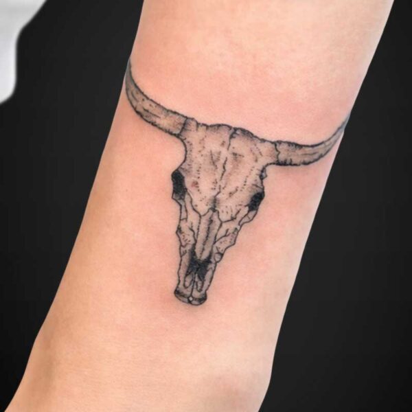 realism-tattoo-cow-skull