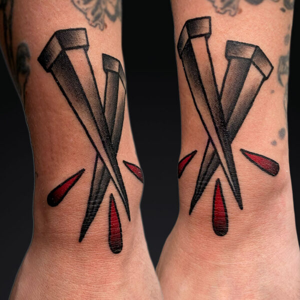 american-traditional-tattoo-spikes-blood