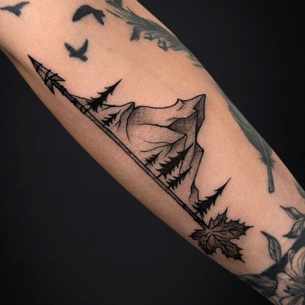 black-grey-tattoo-mountains-arrow black-grey-tattoo-mountains-arrow