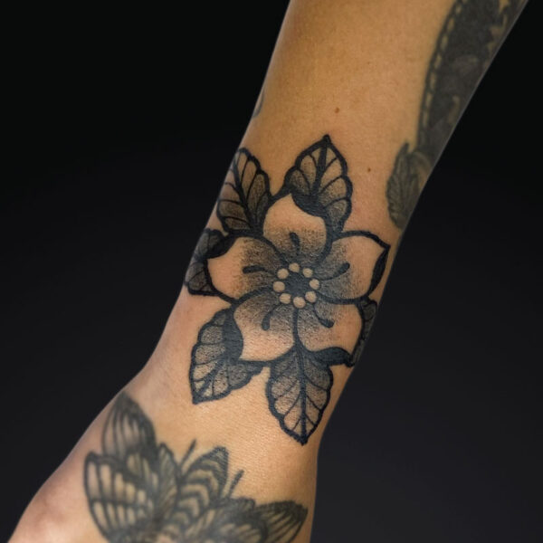 blackgrey-neotraditional-tattoo-flower