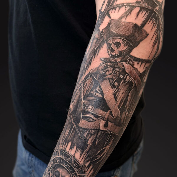 blackgrey-realism-tattoo-skeleton-pirate
