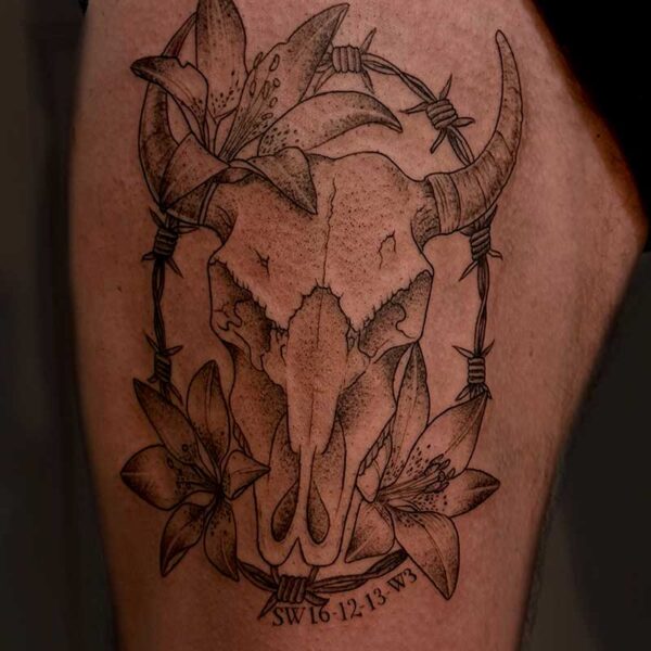 blackgrey-tattoo-cow-skull-lilies