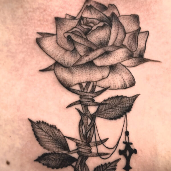 blackgrey-tattoo-rose-barbed-wire