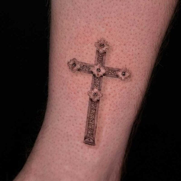 microrealism-tattoo-ornamental-cross